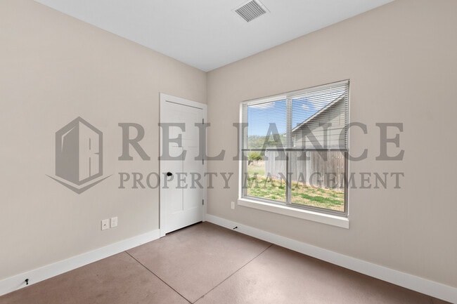 Building Photo - 4809 N Hillside Ct