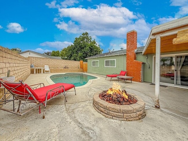 Building Photo - Single-Story Pool Home with RV Parking on Quiet Cul-De-Sac in Prime Simi Valley