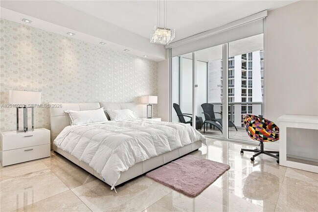 Building Photo - 15811 Collins Ave