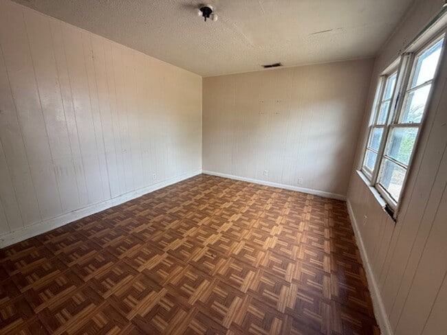 Building Photo - 5457 Questa Dr