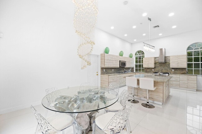 Building Photo - 12300 Old Cutler Rd