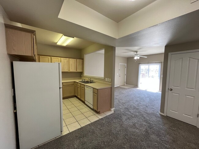 Building Photo - Second Floor 1 bedroom 1 bath apartment- C...