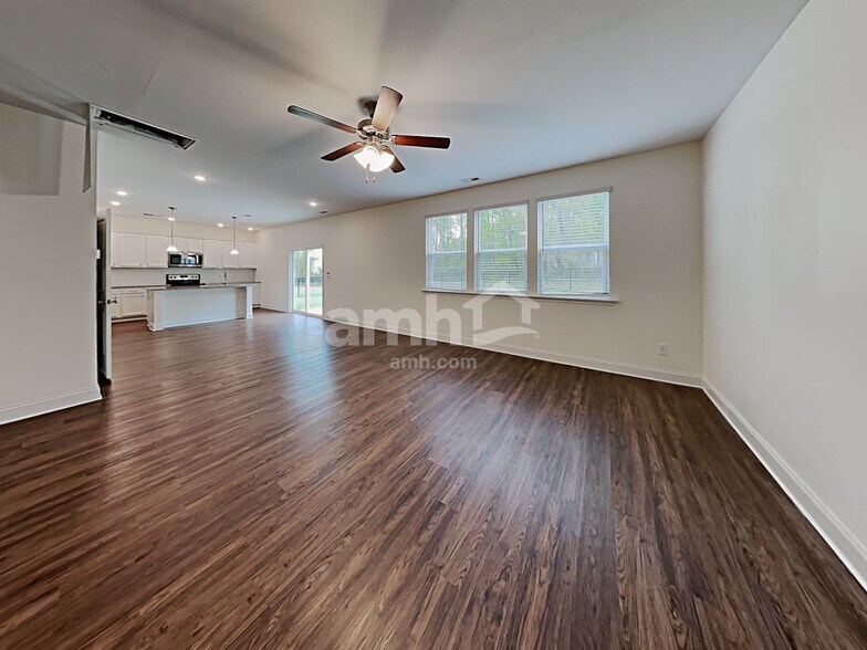 Building Photo - 82 Gregory Dr