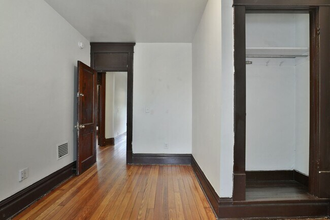 Building Photo - 1611 Summit St