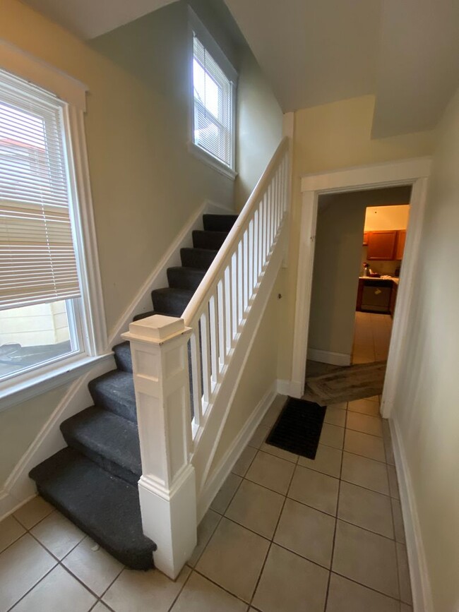 Building Photo - 6 Bedroom House Located in Clifton Near UC...