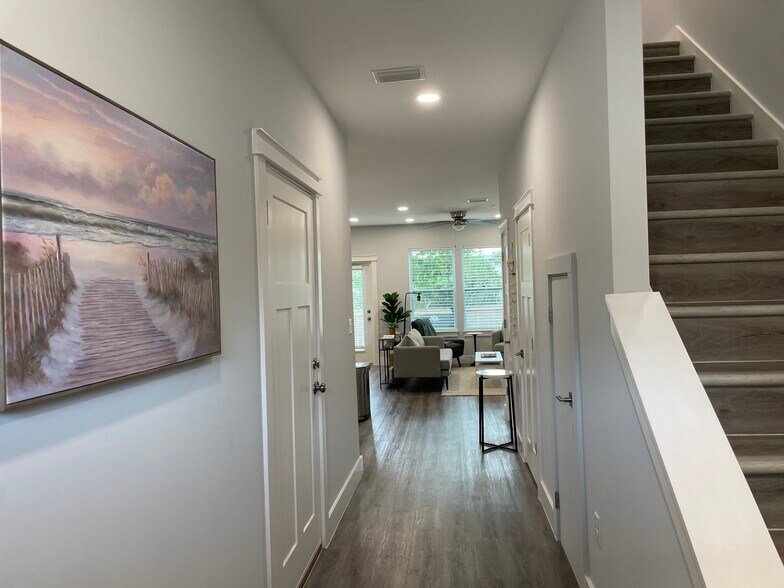 Entry way - 2226 Joan Ave