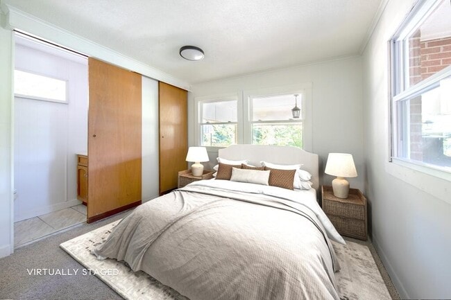 Building Photo - 1021 Farrell