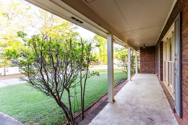 Building Photo - 3301 Sams Way SE