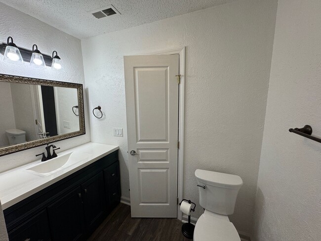 Building Photo - West AVL - Beautifully Updated Townhouse