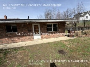 Building Photo - 429 Sullivan Ave