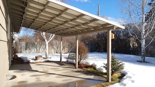 Building Photo - Large Four Bedroom Home with Finished Basement