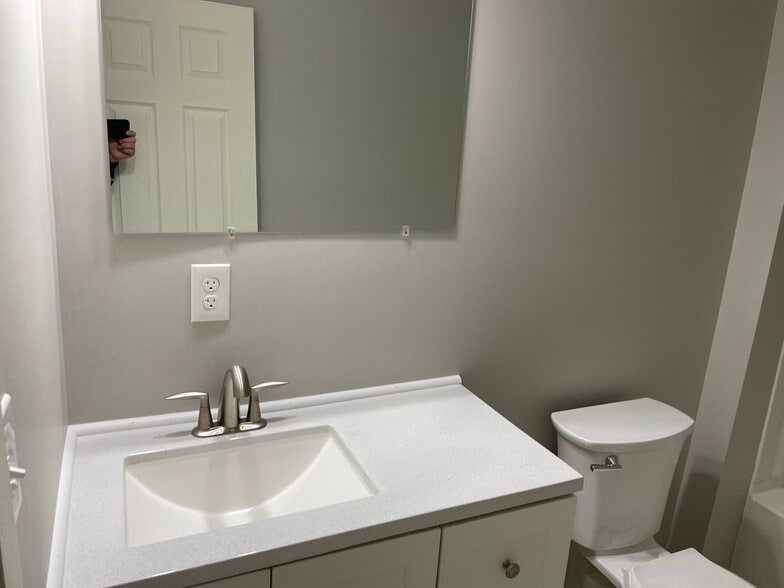 Building Photo - 38 Gerrard Ave