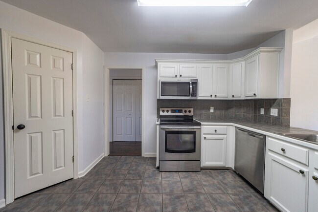 Building Photo - 35576 Melrose Ave