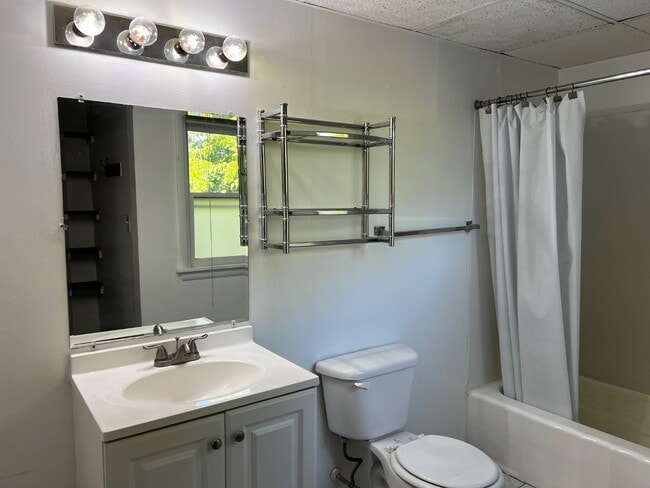 Building Photo - 222 Douglas Ave