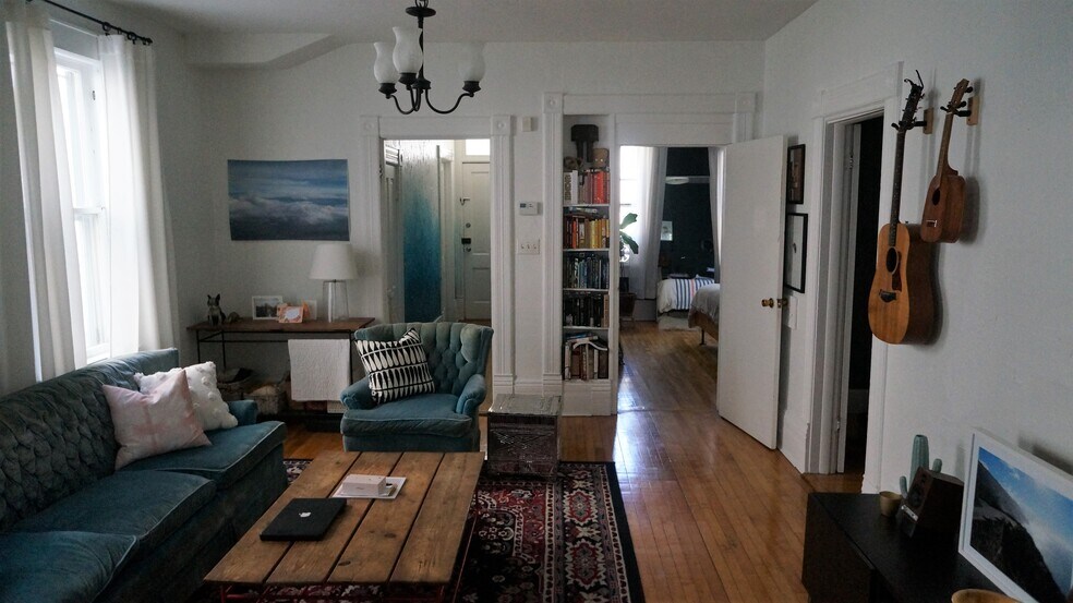 Primary Photo - 1682 N Franklin Pl
