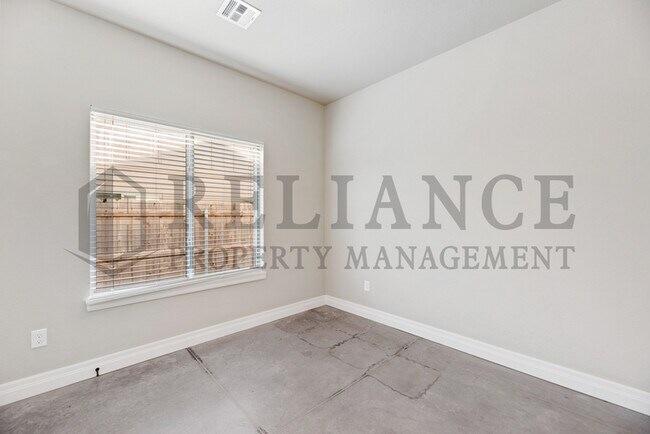 Building Photo - 13614 W Nantucket St