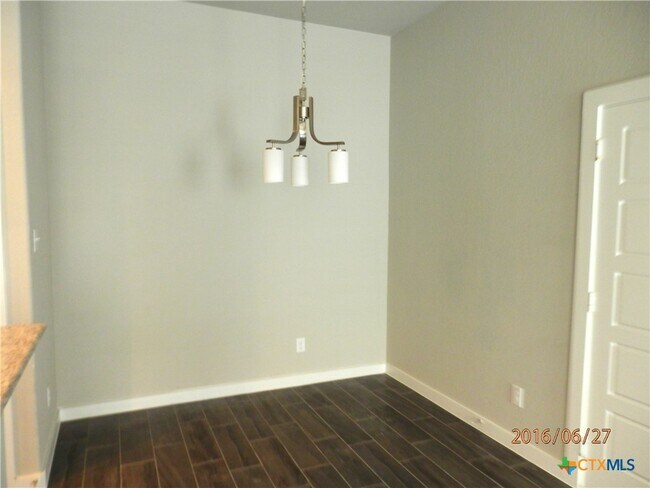 Building Photo - 514 Creekside Frst