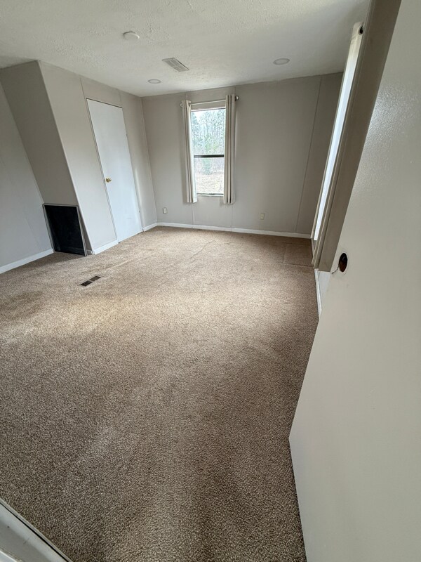 Building Photo - 85 Buttercup Dr