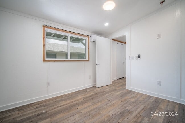 Building Photo - 1bd 1ba with Parking - Dogs negotiable $2350 94-1167 Kahuahale St