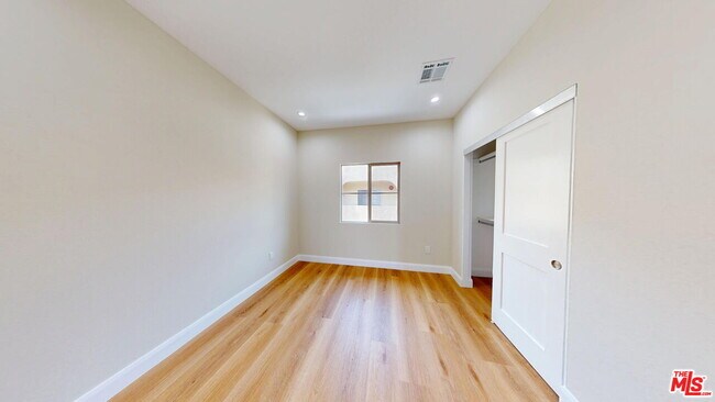 Building Photo - 310 N 3rd St