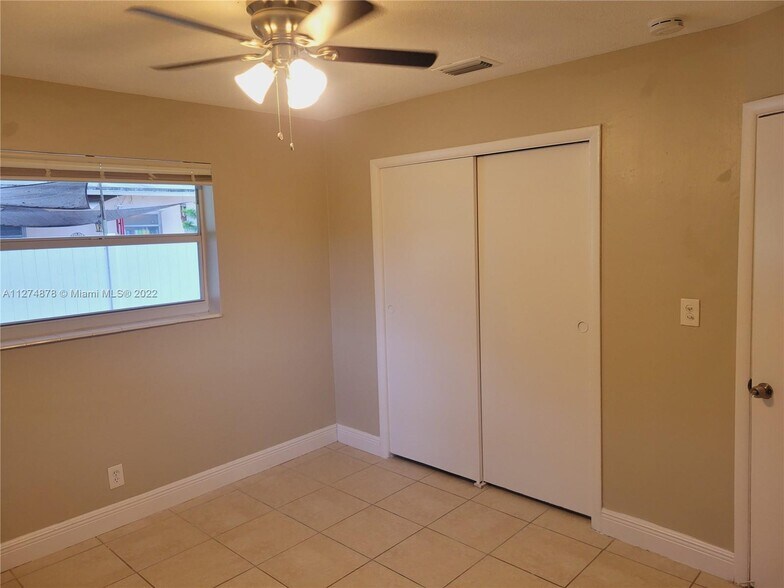 Building Photo - 2504 NW 9th Ln