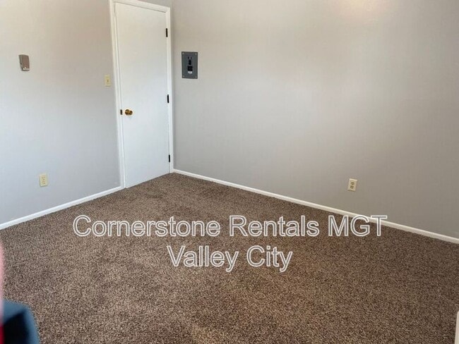 Building Photo - 805-827 3rd St SW