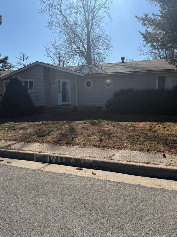 Building Photo - 1805 SW Clearview Cir