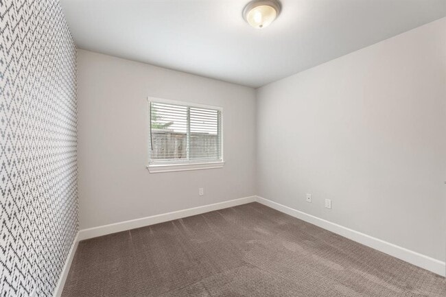 Building Photo - 2309 Newfield Ln