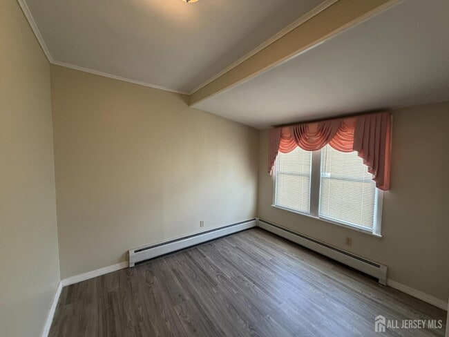 Building Photo - 628 Grove Ave