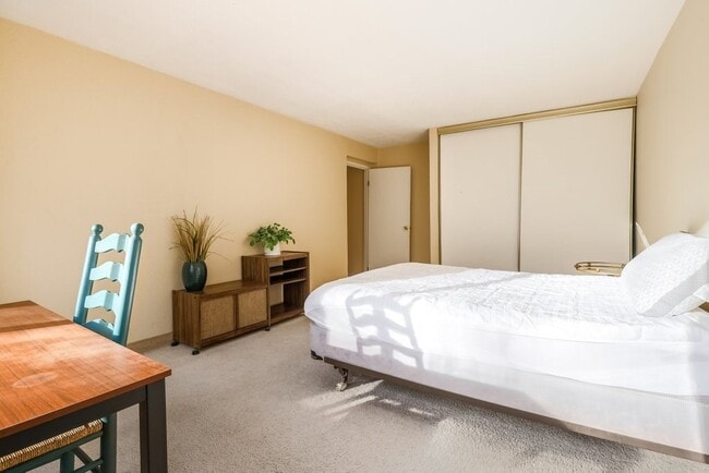 Building Photo - 1550 Worcester Rd