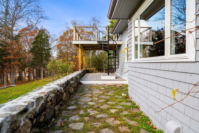 Building Photo - 2 Noahs Hl Wy