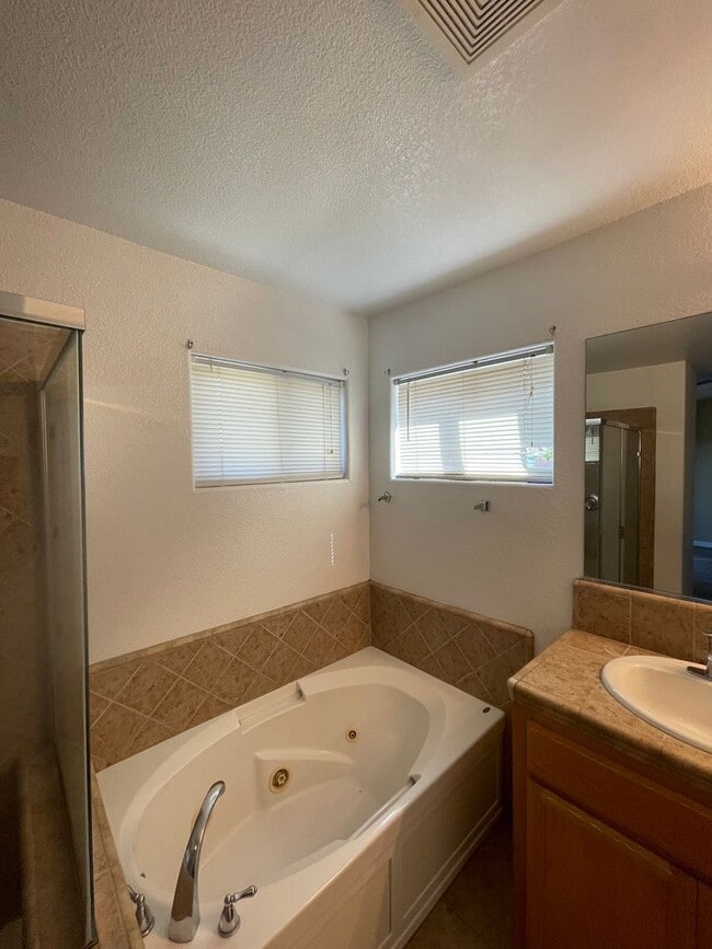 Building Photo - 50% OFF FIRST MONTH'S RENT!! MOVE-IN READY – THIS ONE WILL GO FAST!