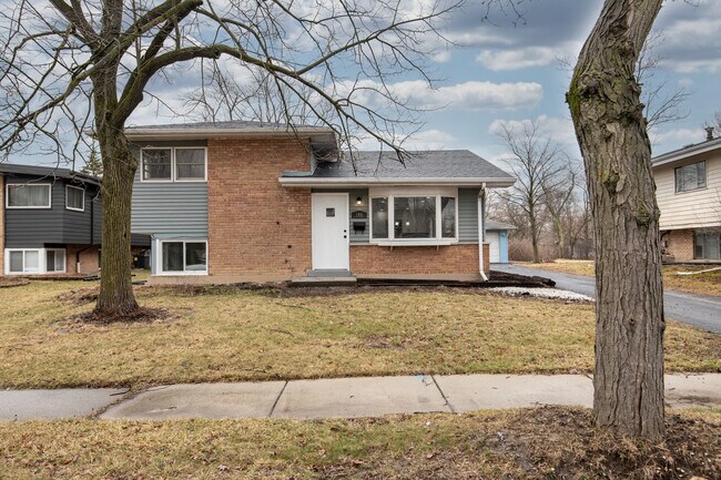 Primary Photo - 106 Well St