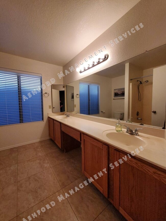 Building Photo - 3 BEDROOM ON CULDESAC IN CHANDLER