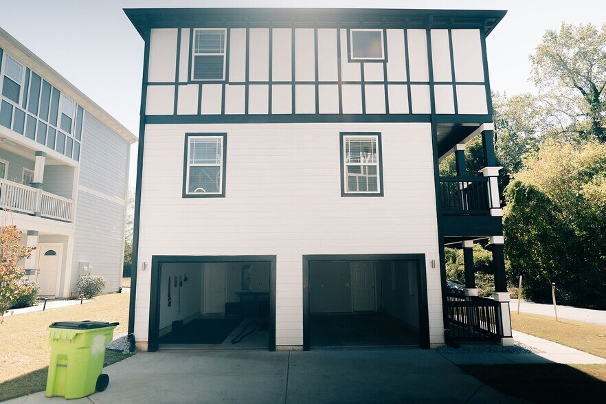 Building Photo - 672 Rose Palm Ln