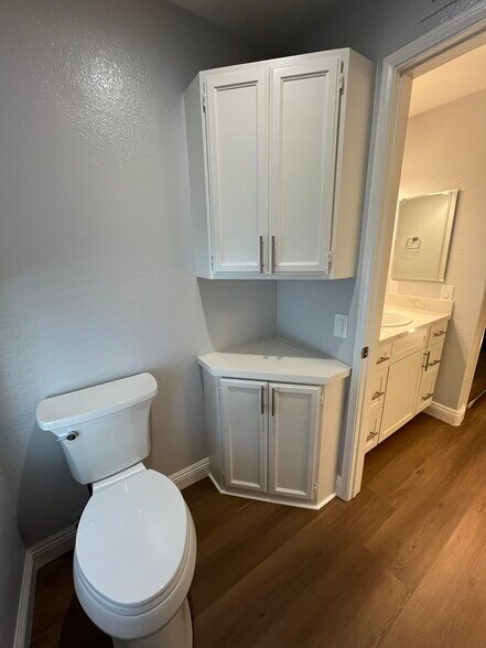 Custom built-in storage in master bathroom - 16274 Avenida Venusto