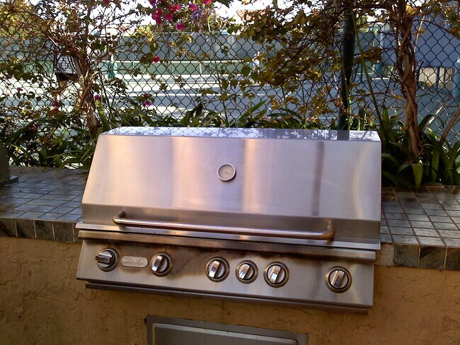 Building Photo - 3927 Nobel Dr