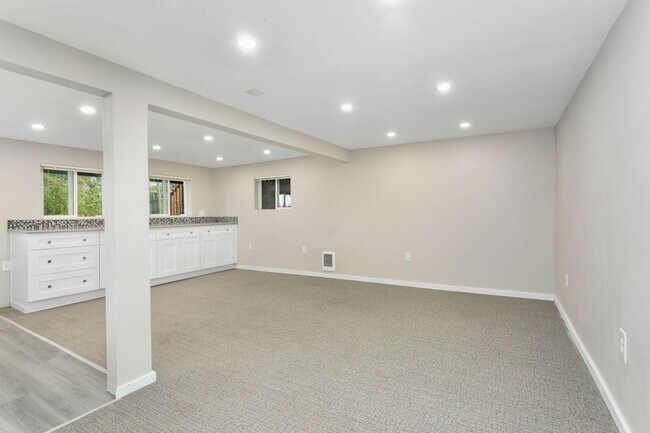 Building Photo - 2125 S Adams St