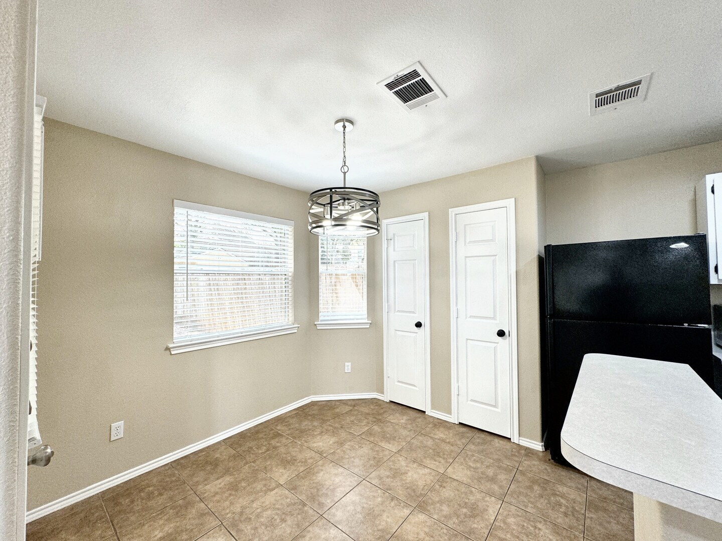 Building Photo - 831 Sagewood Trail