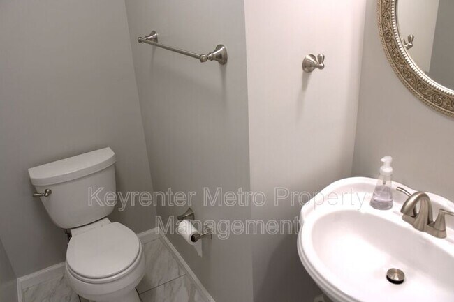 Building Photo - 9900 Prince Royal Pl