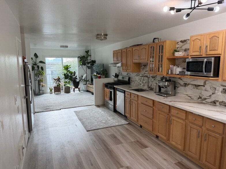 Building Photo - 1040 Fell St