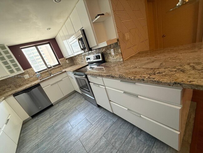 Building Photo - 1500 S Ocean Dr