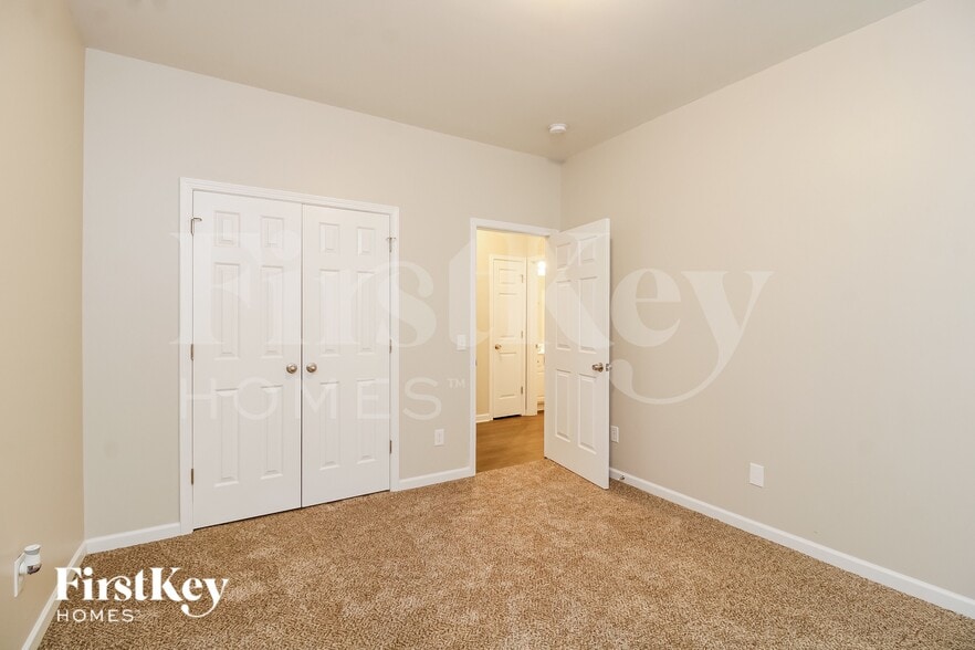 Building Photo - 708 Hawthorn Ridge Dr