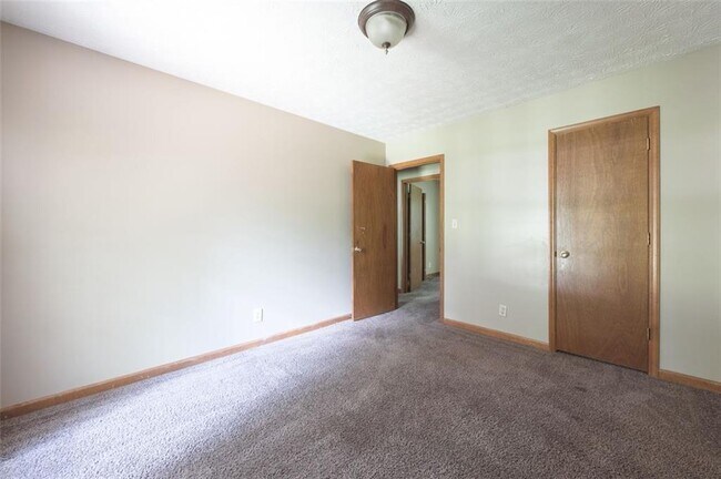 Building Photo - 310 Summerwood Ln