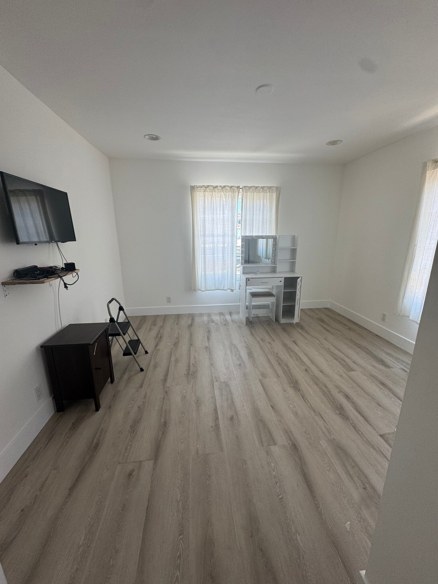 back room bottom unit - 1339 S Mansfield Ave