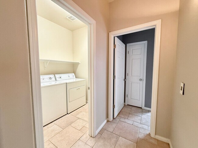 Building Photo - MOVE IN SPECIAL! FIRST TWO WEEKS RENT FREE...