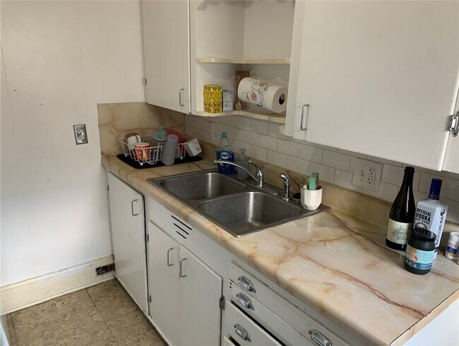 Building Photo - 57 Calumet St