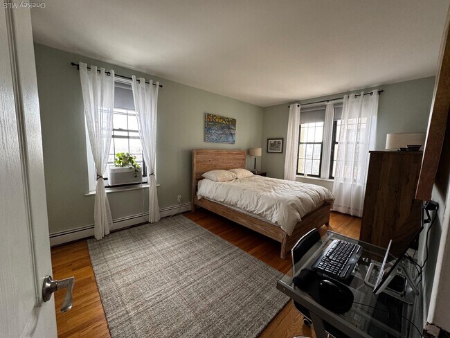 Building Photo - 310 Riverside Blvd