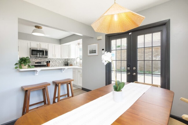 Building Photo - 8910 Cambridge Dr