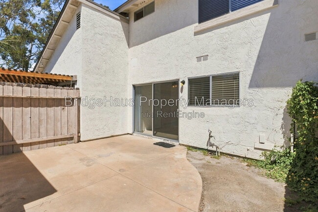 Building Photo - 3550 Sandpiper Pl